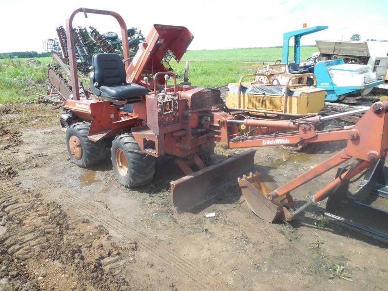 Ditch Witch 2310 Diesel Trencher  Backhoe  Push Blade