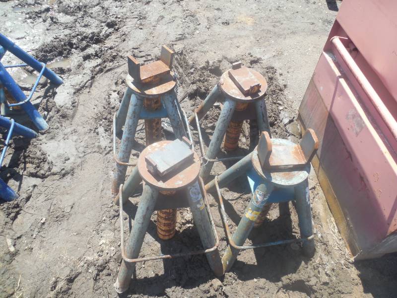(4) heavy duty jack stands