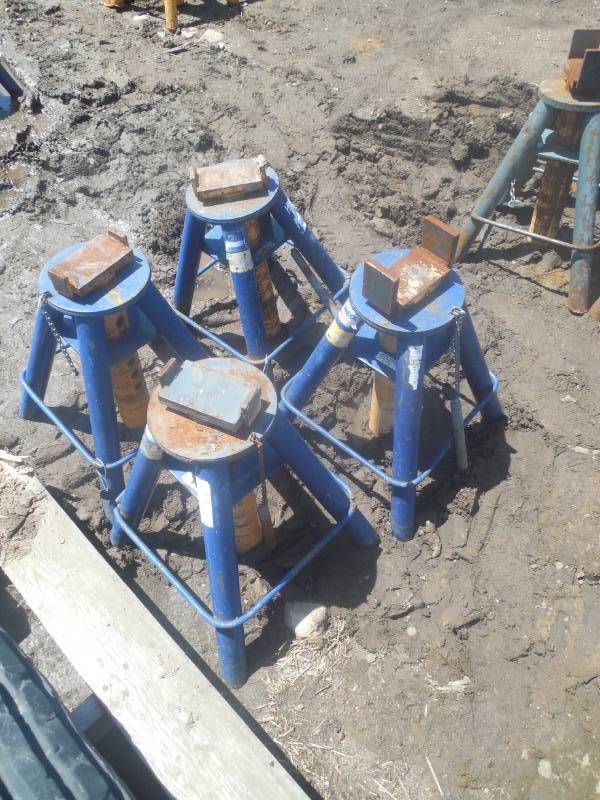 (4) heavy duty jack stands