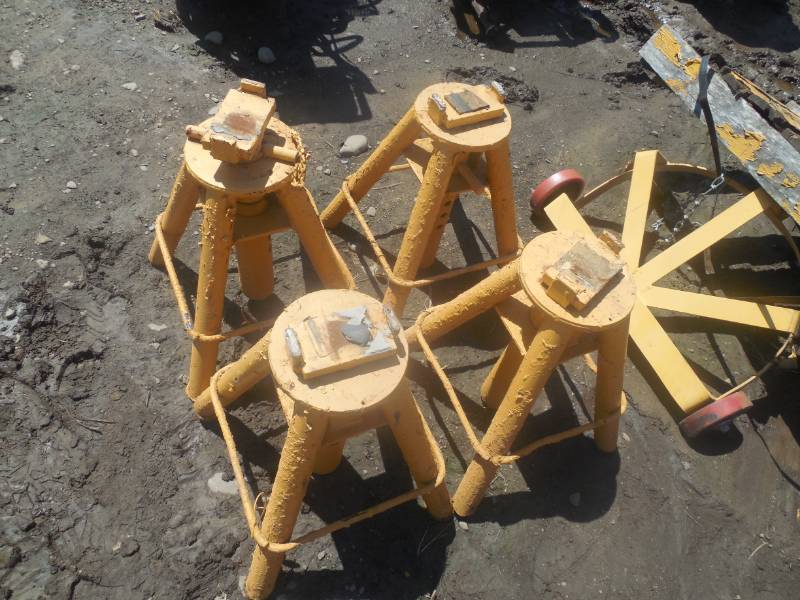 (4) heavy duty jack stands