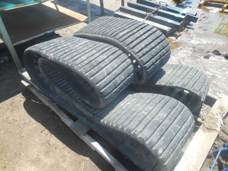Set of Rubber Cat Skidsteer Tracks - 279
