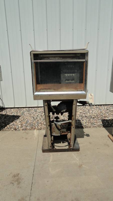 lot 3 image: Vintage Bennett Gas Pump