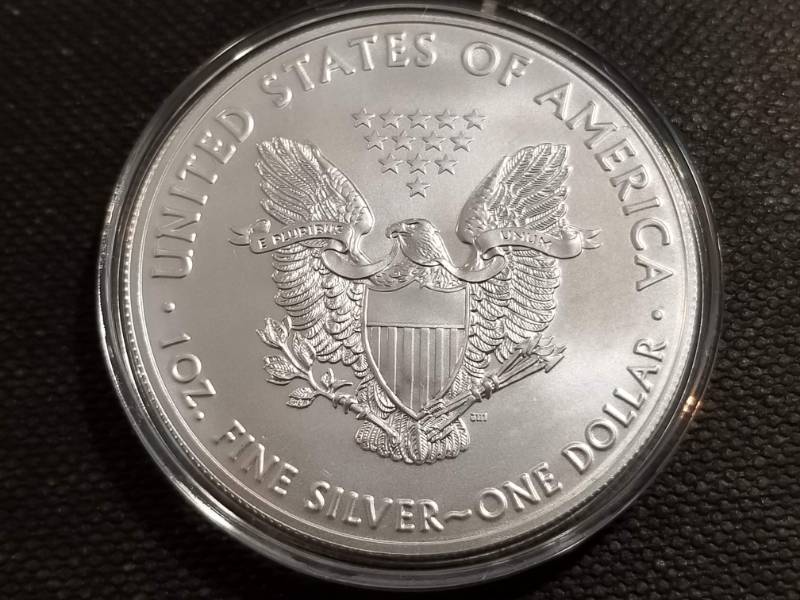 lot 07 image: 2019 AMERICAN SILVER EAGLE 1 TROY OZ. .999 FINE SILVER IN AIRTITE