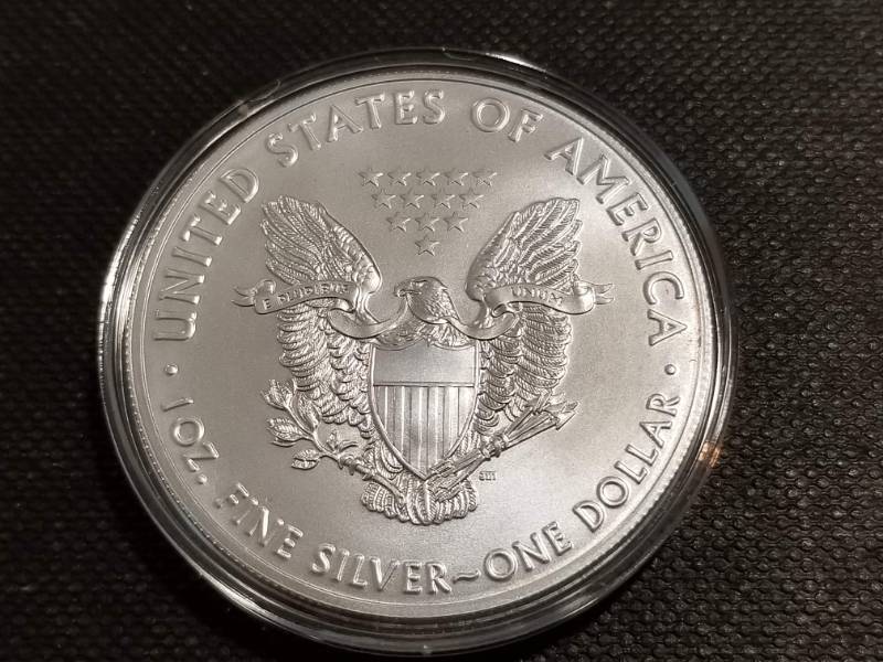 lot 30 image: 2019 AMERICAN SILVER EAGLE 1 TROY OZ. .999 FINE SILVER IN AIRTITE