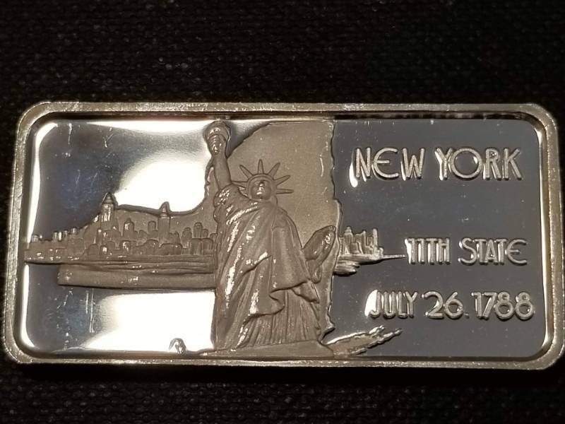 lot 39 image: 1 TROY OZ. .999 FINE SILVER ART BAR NEW YORK