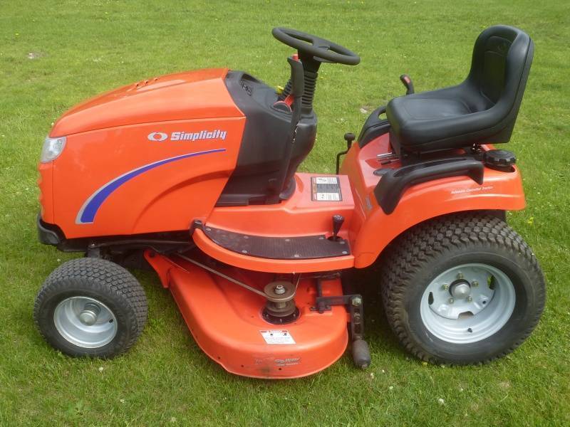 lot 6 image: Simplicity Conquest 18 Hp