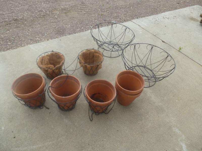 lot 41 image: Clay Hanging Flower Pots