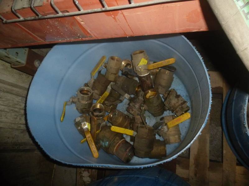 lot 12 image: Brass Gate Valves & Pipe Fittings