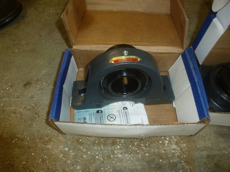 lot 13 image: Master Bearings x 6
