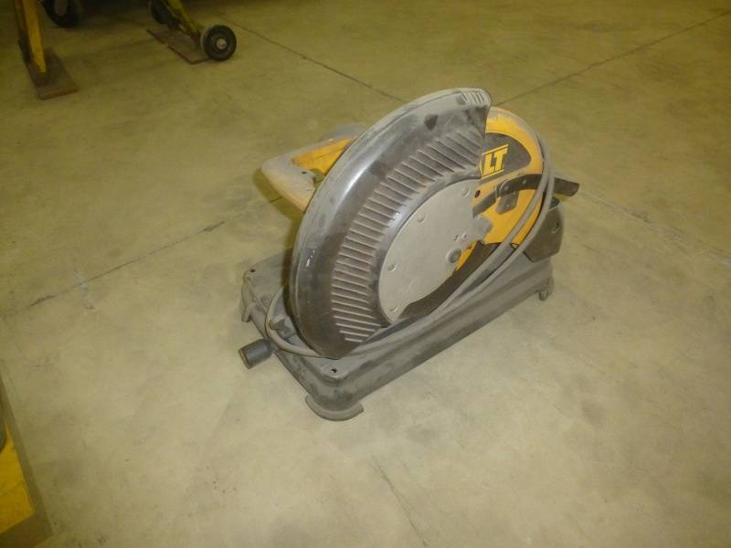 lot 16 image: Dewalt Chop Saw DW 872