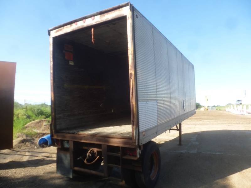 lot 18 image: 1978 Fuehauf Van Trailer