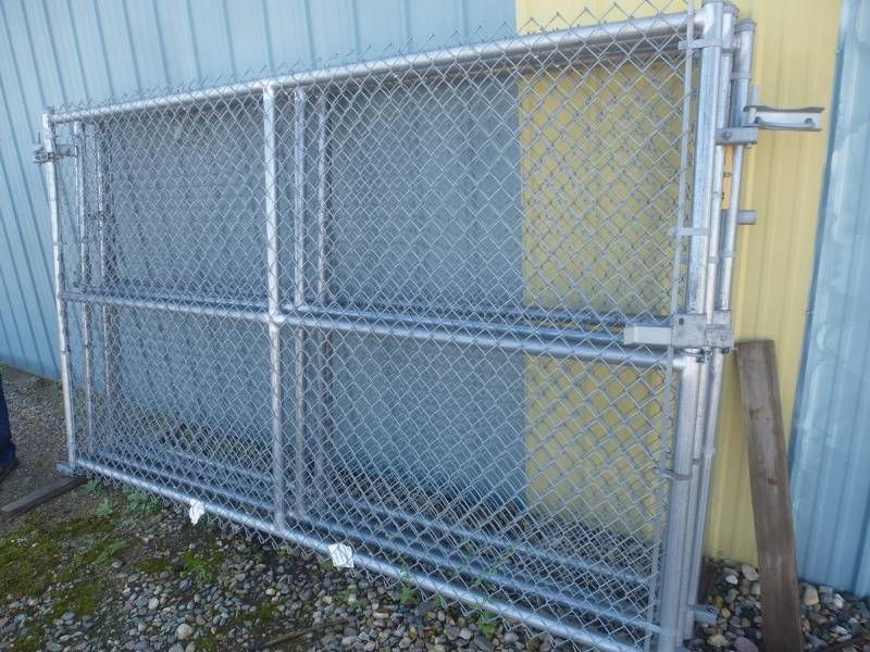 lot 25 image: Chain Link Fence