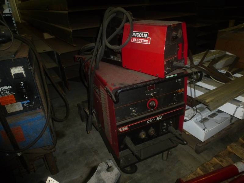lot 32 image: Lincoln Wire Feed Welder