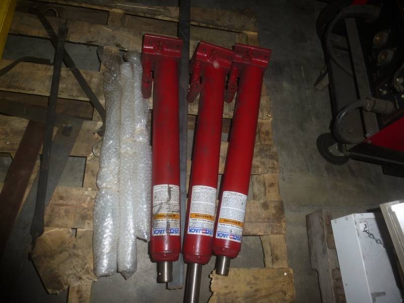 lot 36 image: Hydraulic Jacks 24