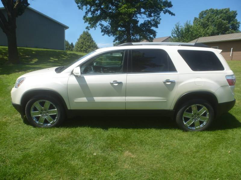 lot 4 image: 2010 GMC Acadia AWD