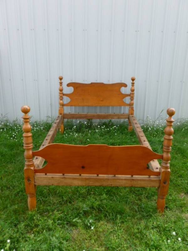 lot 1 image: Antique Rope Bed