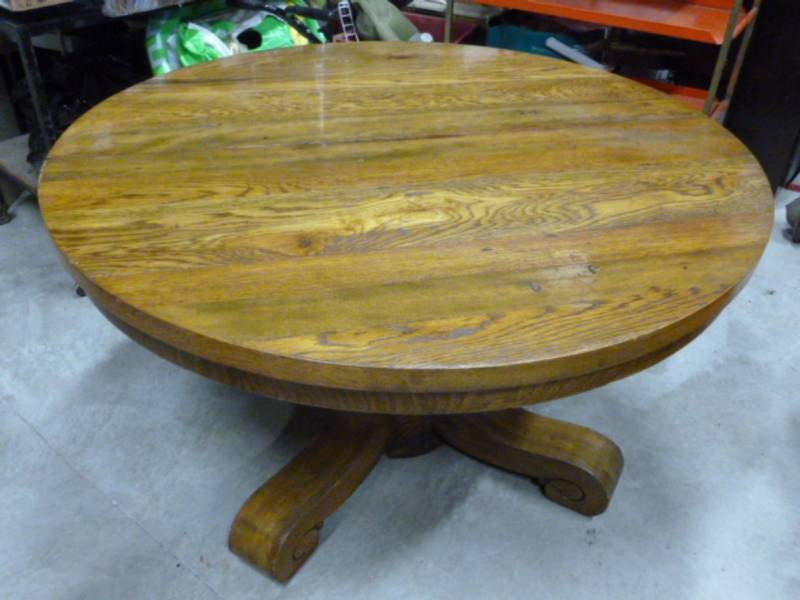 lot 2 image: Antique Round Oak Table