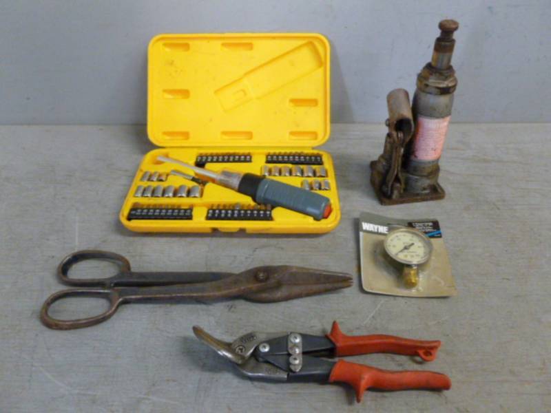 lot 25 image: Tools
