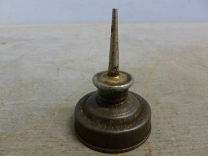 lot 32 image: Vintage Eagle Oiler