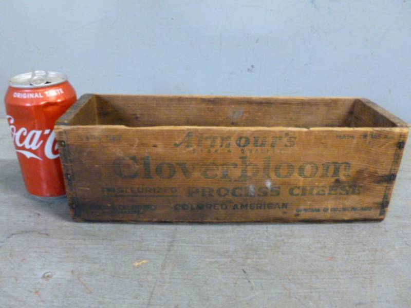 lot 36 image: Vintage Cheese Box