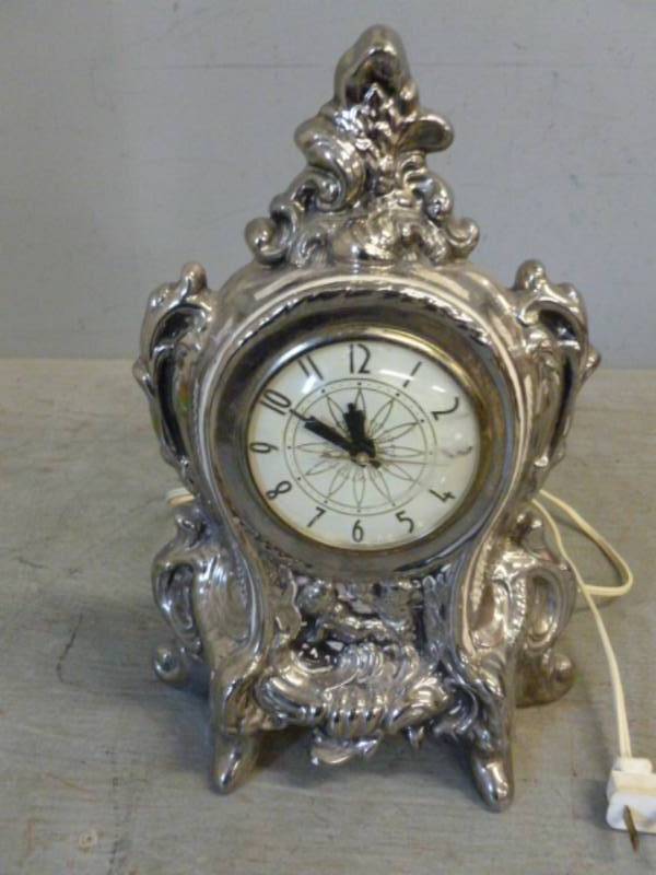 lot 45 image: Vintage Clock