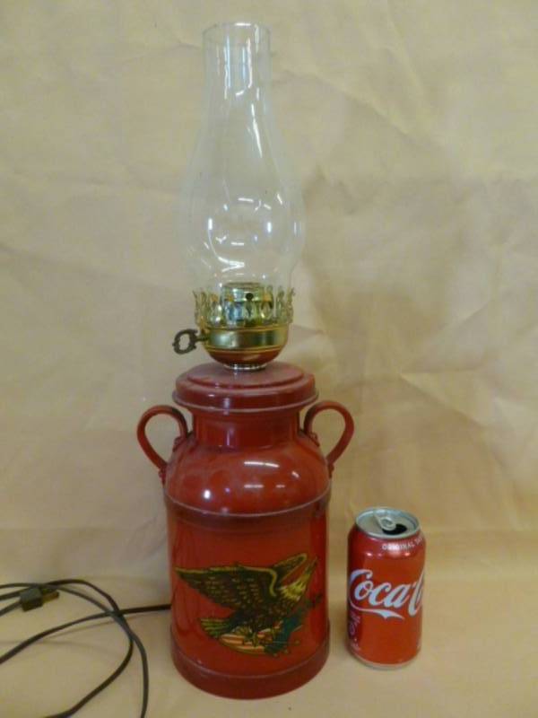 lot 51 image: Vintage Lamp