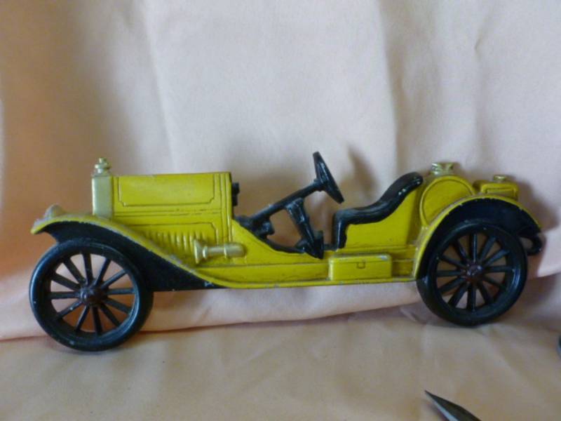 lot 63 image: Collectible