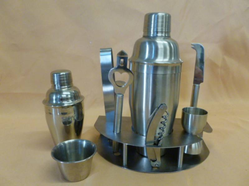 lot 55 image: Skyy Vodka Serving Set