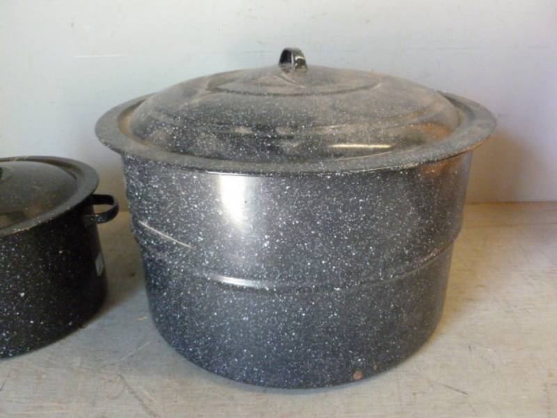 lot 61 image: Cold Pack Kettle