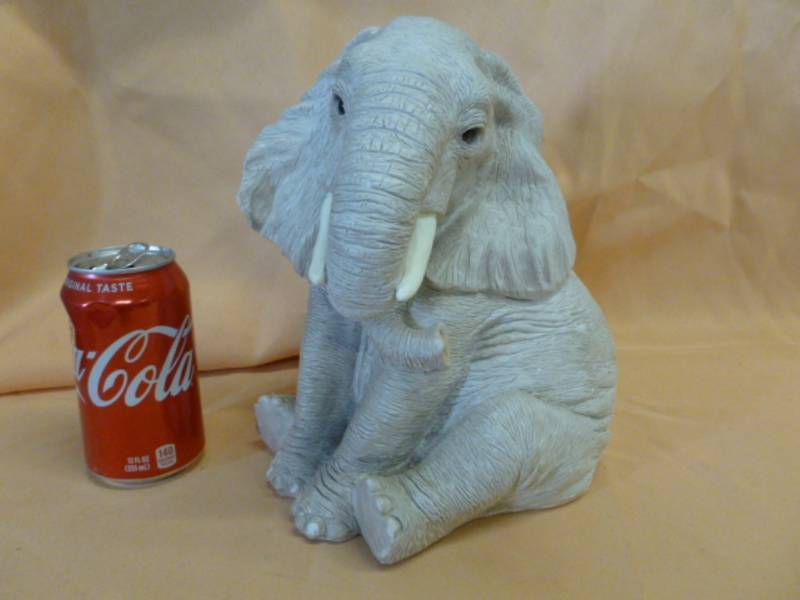 lot 72 image: Elephant Coin Bank