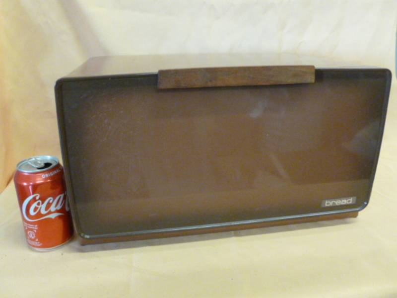 lot 91 image: Vintage Bread Box