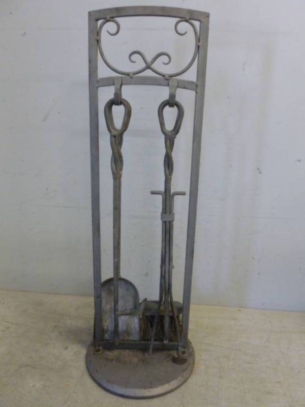 lot 107 image: Fireplace Set