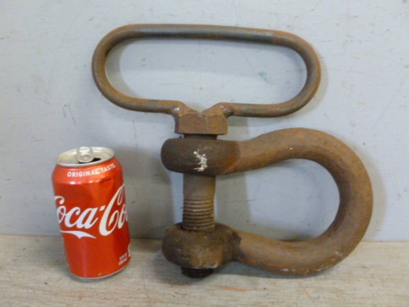 lot 194 image: Implement Clevis