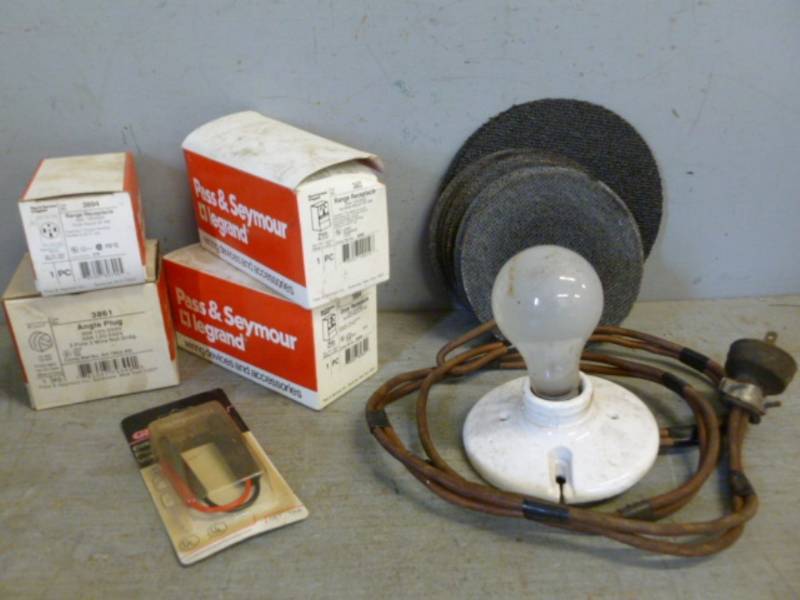 lot 199 image: New Electrical Items