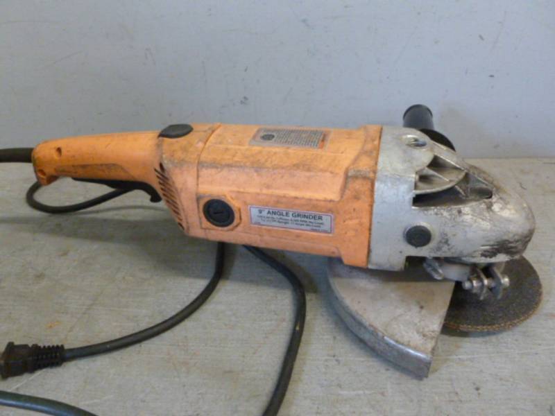lot 202 image: Angle Grinder