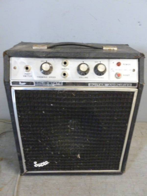 lot 203 image: Vintage Guitar Amp