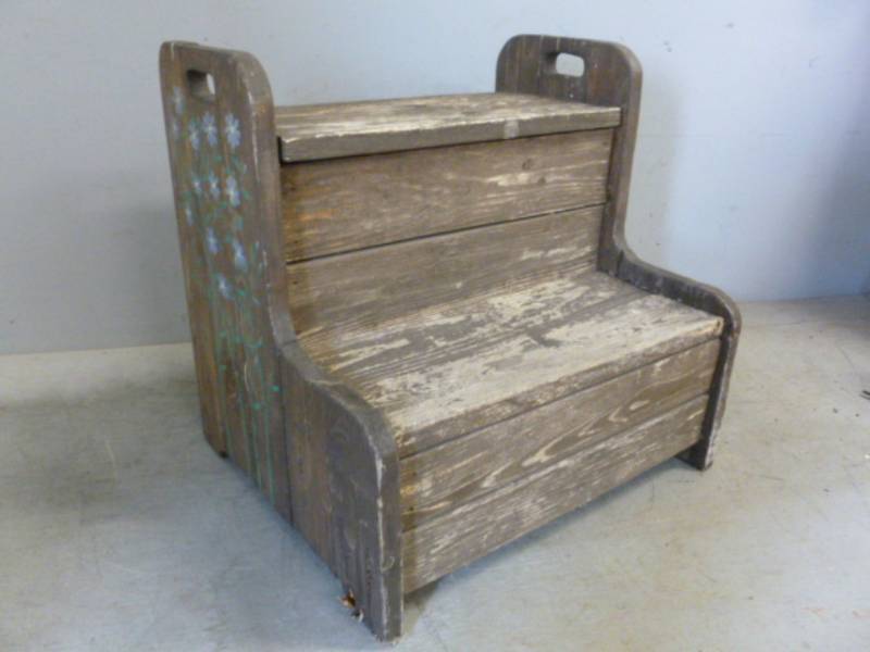 lot 207 image: Step Stool