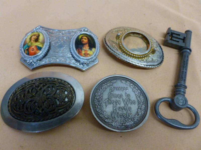 lot 220 image: Collectible Belt Buckles