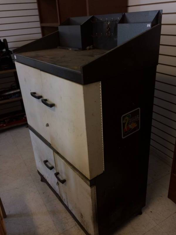 lot 10 image: Metal Work Stand