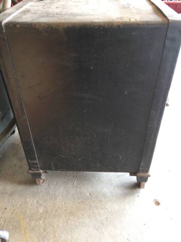 lot 12 image: Large Safe
