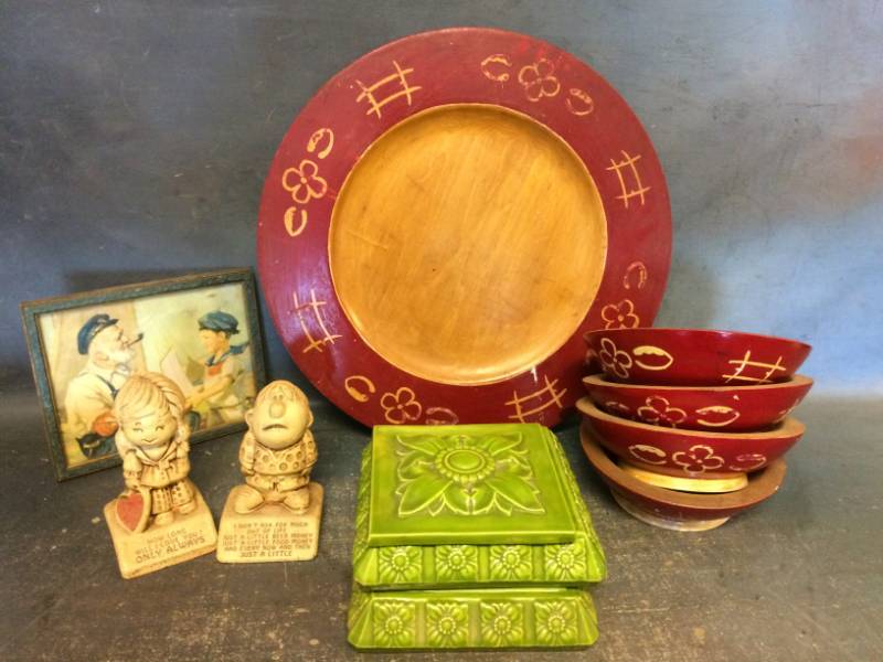 lot 32 image: Munising Wooden Bowls, Plate and More