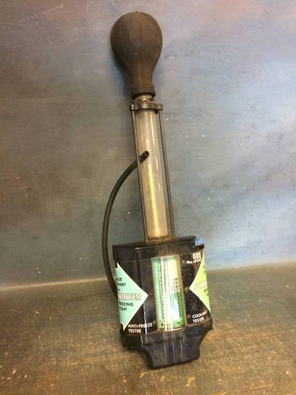lot 33 image: AntiFreeze  Coolant Tester