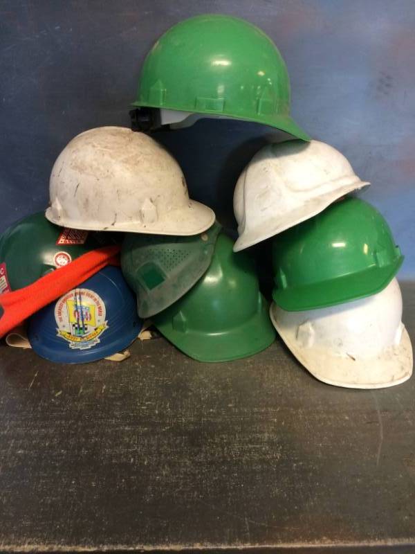 lot 40 image: Adult Safety Helmets