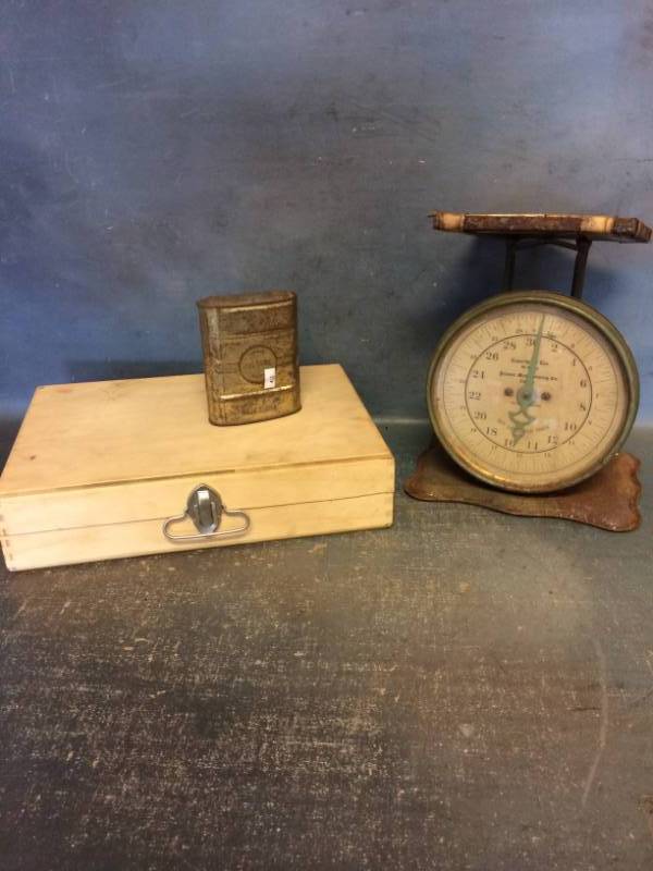 lot 52 image: Vintage PeLouze Scale and More