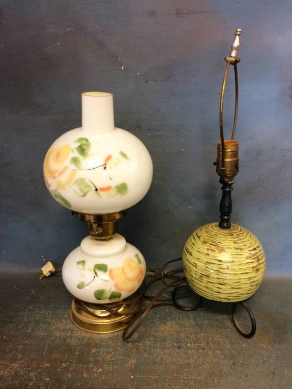 lot 64 image: Vintage Electric Lamps