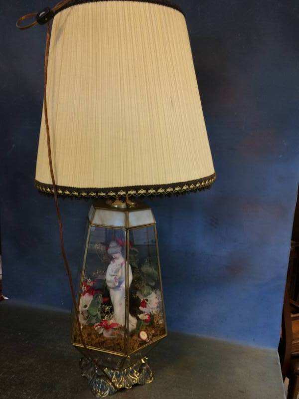 lot 70 image: Decorative Lamp