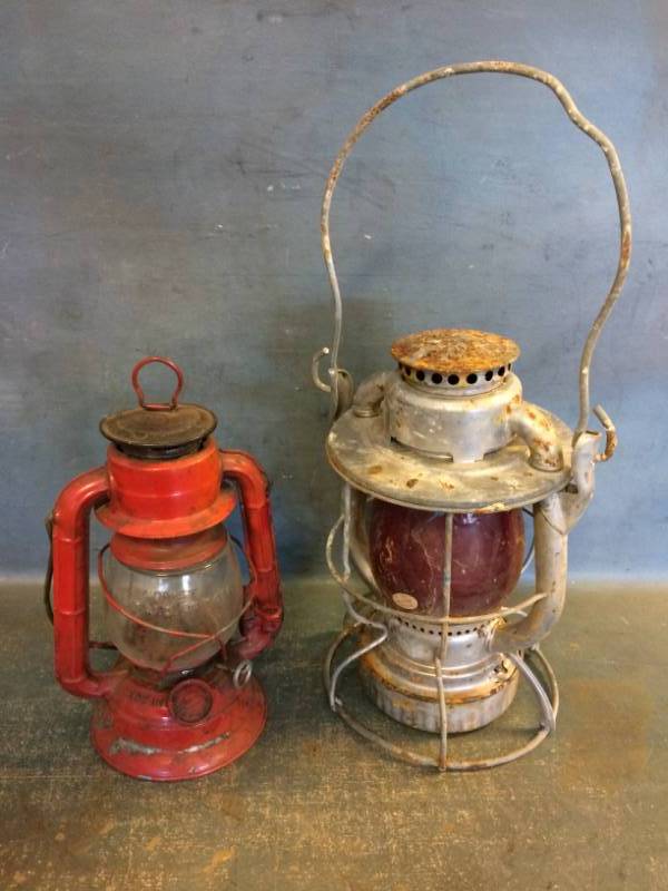 lot 74 image: Dietz Lanterns