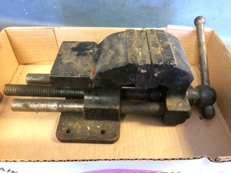 lot 85 image: Bench Vise