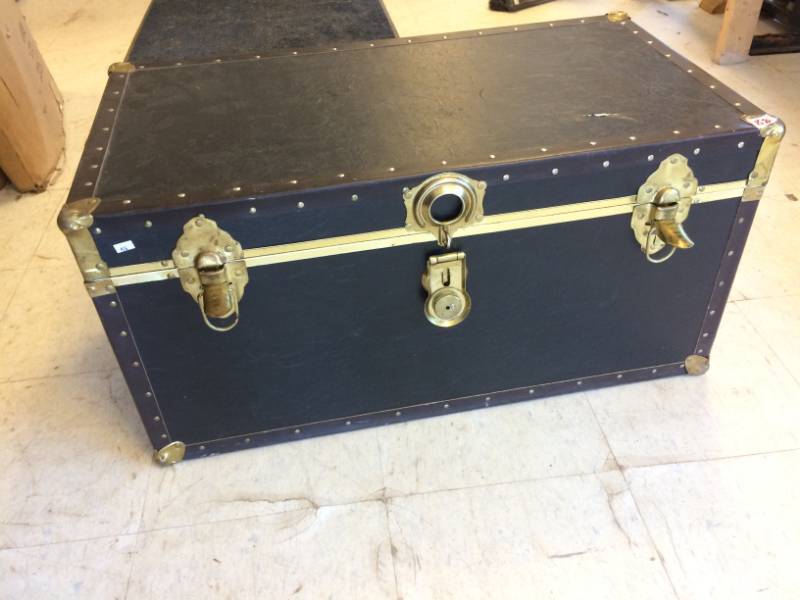 lot 88 image: Trunk