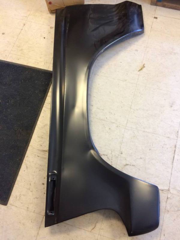 lot 90 image: Ford F-150 1978 Replacement Fenders